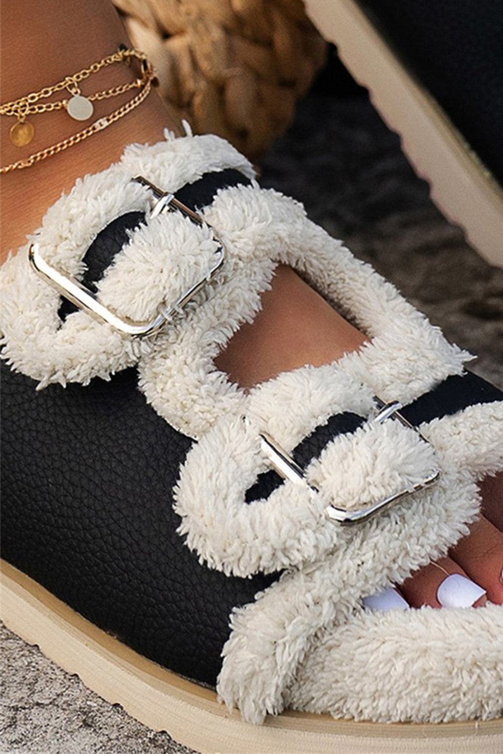 White Color Block Buckle Decor Fuzzy Slippers