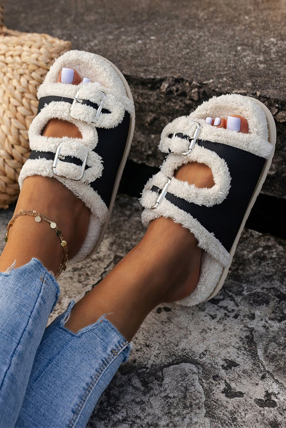 White Color Block Buckle Decor Fuzzy Slippers