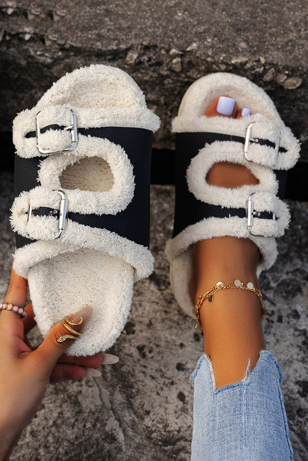 White Color Block Buckle Decor Fuzzy Slippers